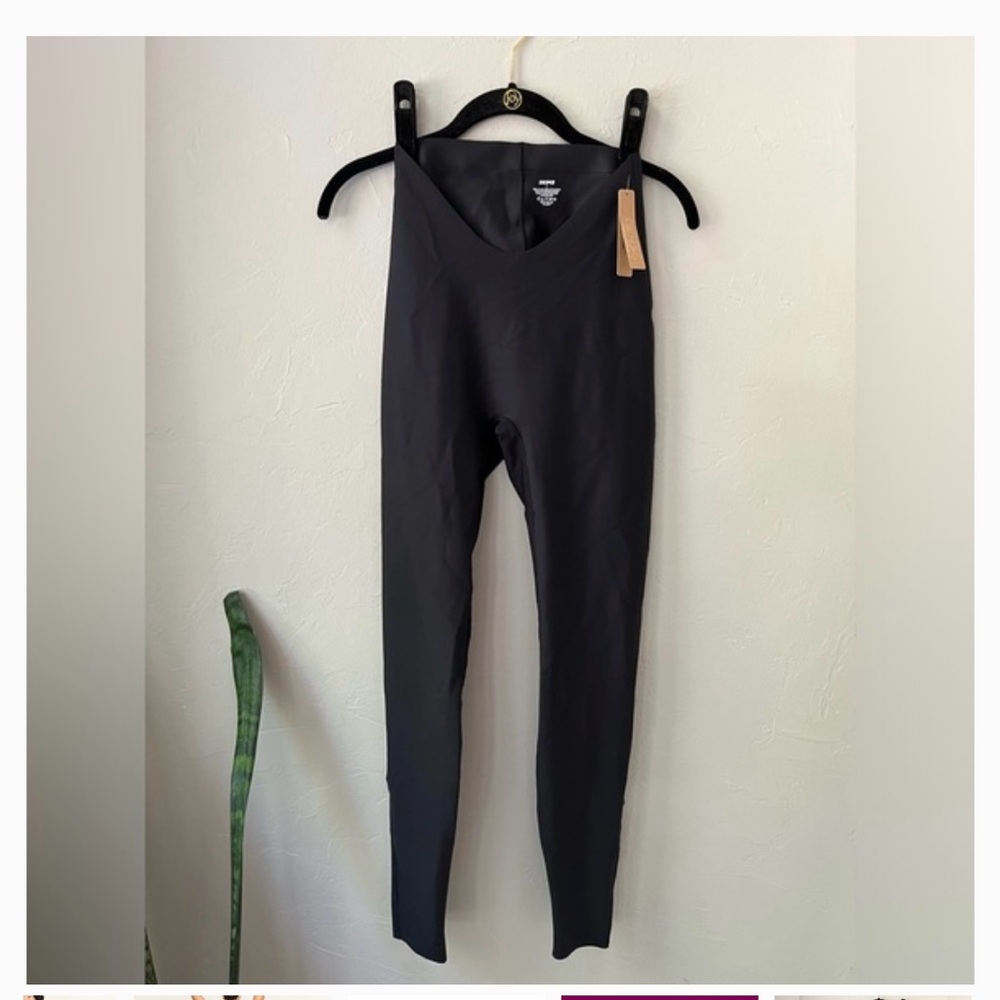 Women’s skims body dipped front leggings black 3x & 4x brand new athletic tight - Picture 2 of 7
